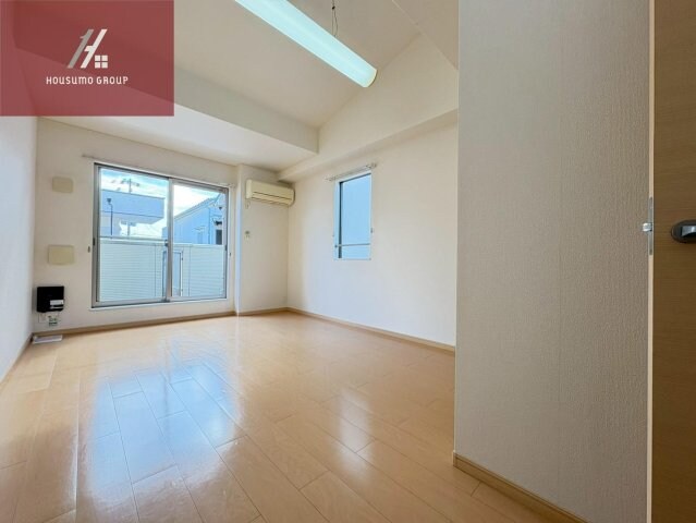 物件内観写真4　(こちらの居間で趣味の時間をお楽しみください)