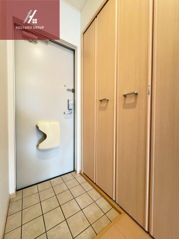 物件内観写真17　(ゆったりとした玄関です)