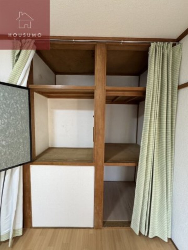 収納(小物を収納するのに便利です)