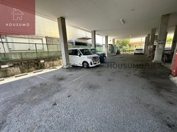 駐車場(駐車場に車を止められます)