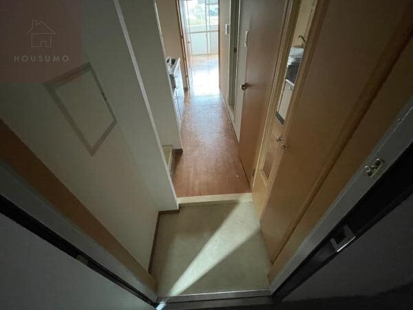 物件内観写真9　(収納もある玄関です)