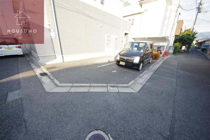 物件外観写真2　(駐車場完備です)