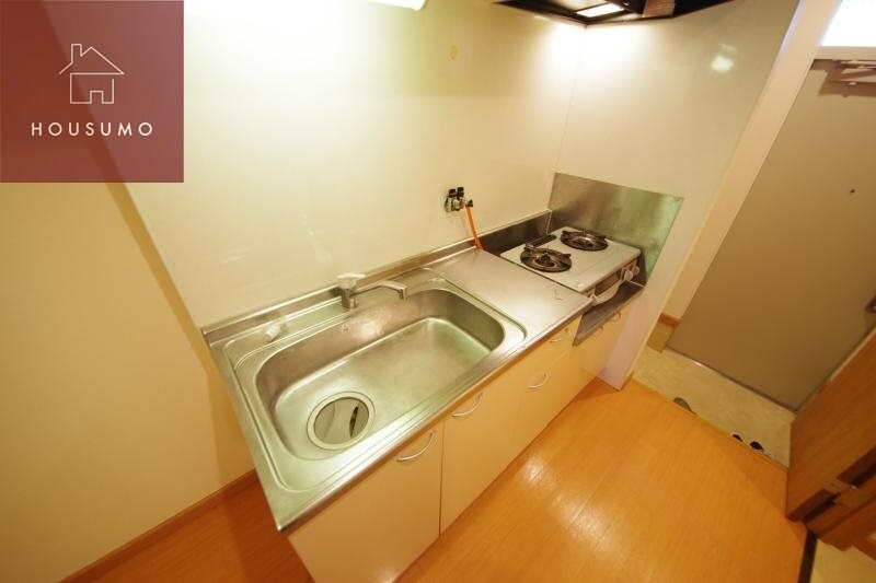 物件内観写真5　(コンパクトなキッチンで掃除もラクラク)