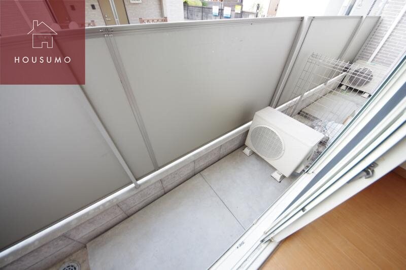 物件内観写真12　(開放的で明るい空間を演出してくれるバルコニーです)