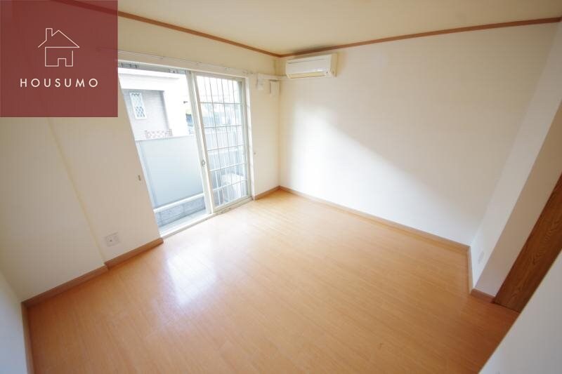 物件内観写真16　(ゆったりとしたリビングです)