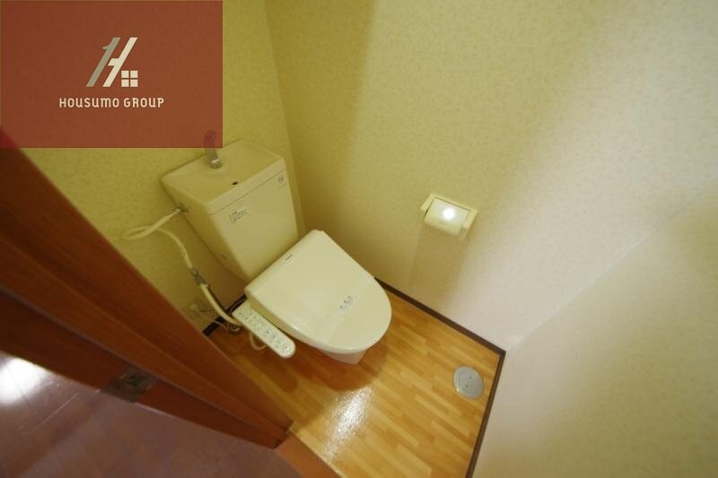 物件内観写真10　(落ち着いた色調のトイレです)