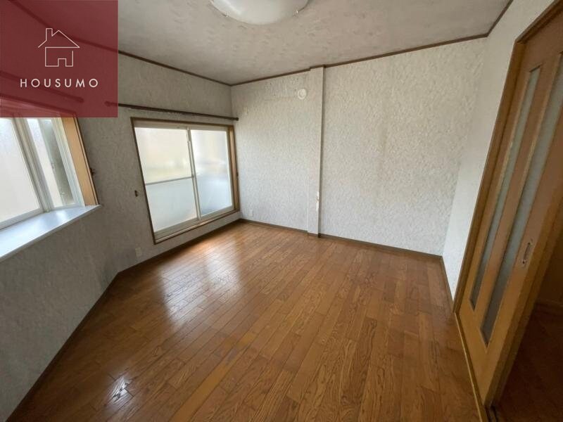 物件内観写真7　(開放的な寝室です)