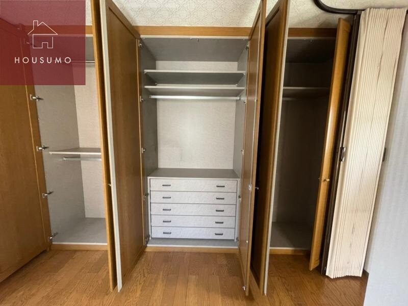 物件内観写真22　(たっぷりとした収納スペースです)