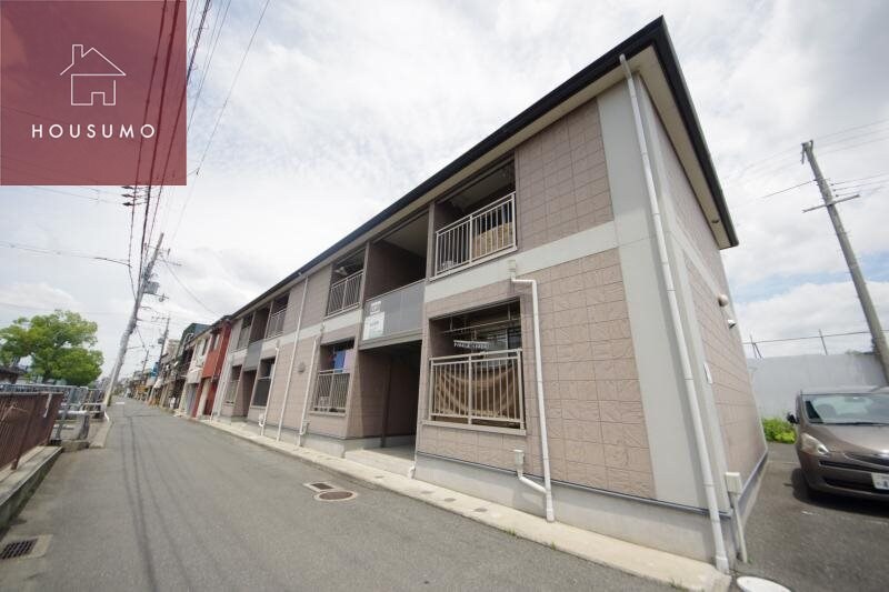 物件外観写真1　(落ち着いた雰囲気の外観です)