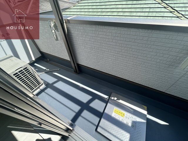 物件内観写真12　(暖かな日差しのふりそそぐバルコニー)