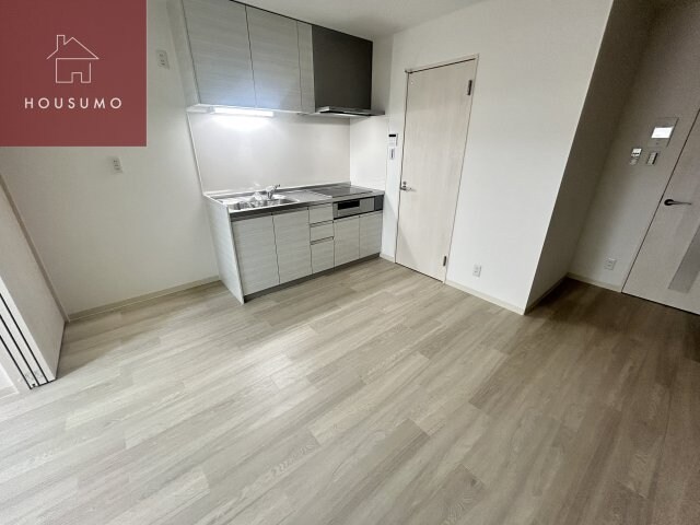 物件内観写真16　(こちらのリビングで趣味の時間をお楽しみください)