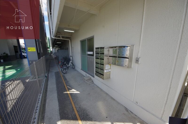 物件外観写真3　(落ち着いたロビーです)