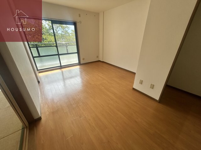 物件内観写真5　(使いやすい居間です)