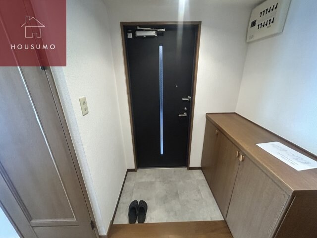 物件内観写真10　(シンプルで使いやすい玄関です)