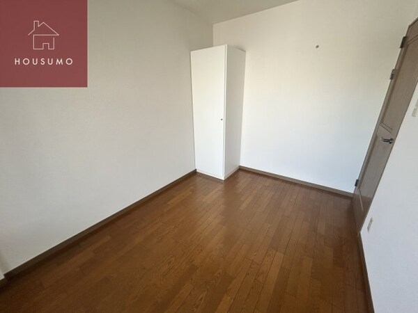 洋室(落ち着いた色調の洋室です)