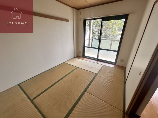 物件内観写真25　(畳の上でゆっくりとくつろげる和室です)