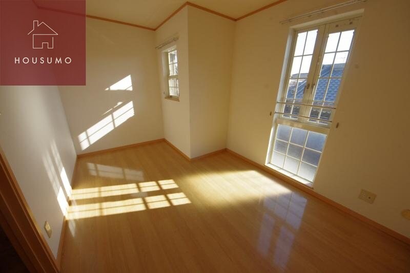 物件内観写真7　(個人の部屋や寝室として使える洋室です)