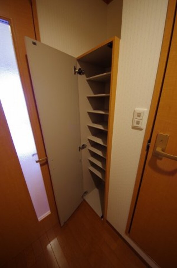 収納(小物を収納するのに便利です)