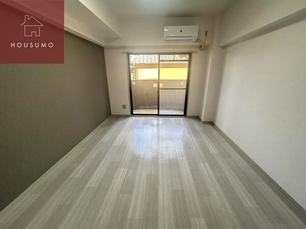 寝室(落ち着いて過ごせるお部屋なので、寝室にいかがでしょうか)