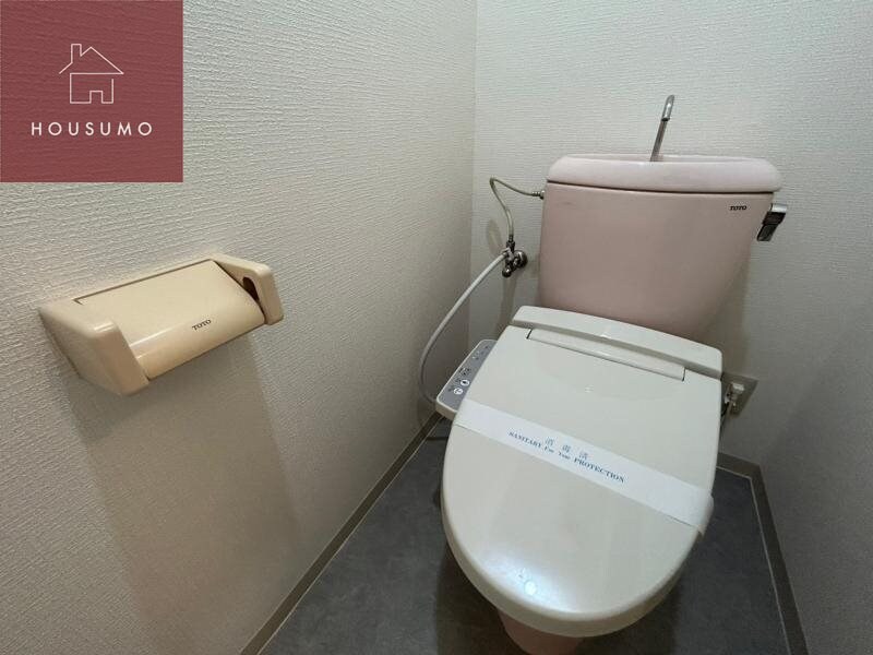 物件内観写真9　(ゆったりとした空間のトイレです)