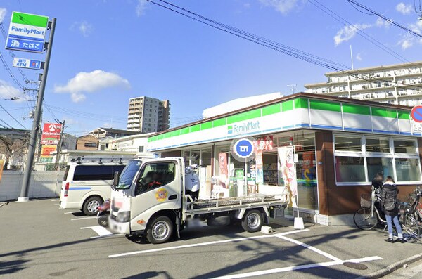周辺環境(ファミリーマート 鴻池店 828m)