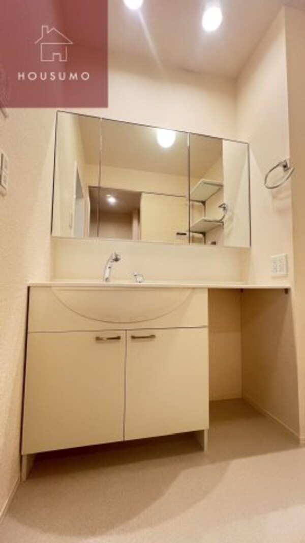 独立洗面台(独立洗面台あり、毎朝おしゃれに忙しい女性の方におすすめです)