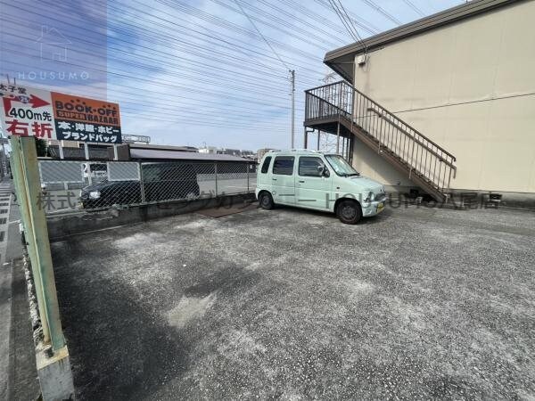 物件外観写真2　(駐車場があります)