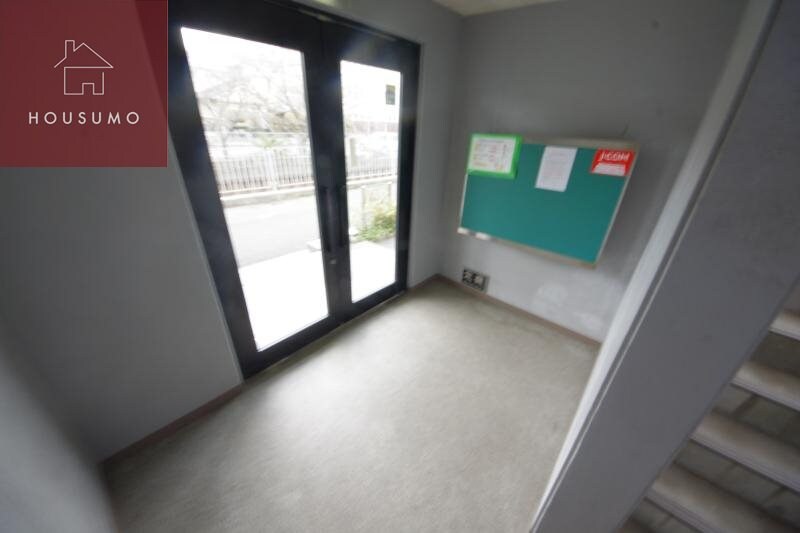 物件外観写真2　(ゆとりのあるロビーです)