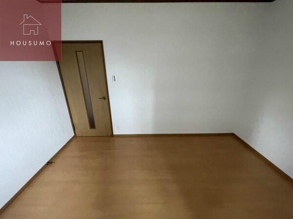 寝室(広くて明るい寝室)