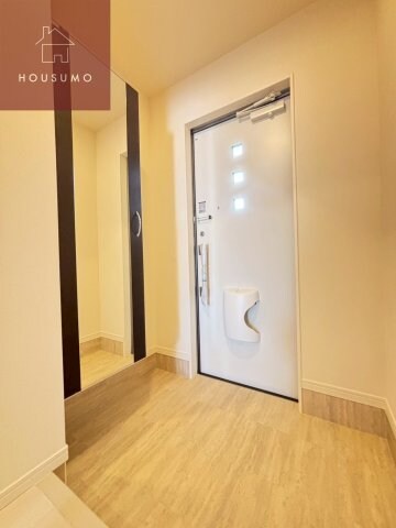 物件内観写真14　(収納もある玄関です)