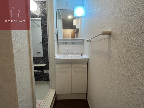 独立洗面台(同施工会社・同型モデルの室内です。（参考写真・イメージ写真）)