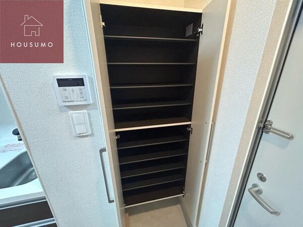 収納(同施工会社・同型モデルの室内です。（参考写真・イメージ写真）)