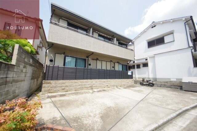 物件外観写真2　(エントランスです)