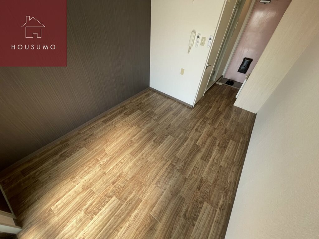 物件内観写真6　(落ち着いた色調の寝室です)