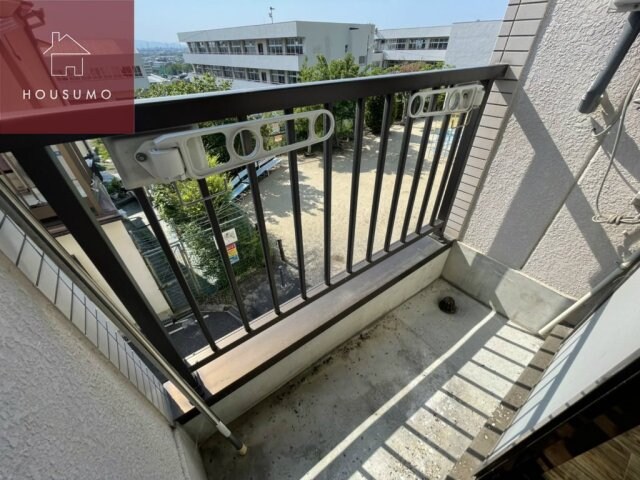 物件内観写真11　(暖かな日差しのふりそそぐバルコニー)