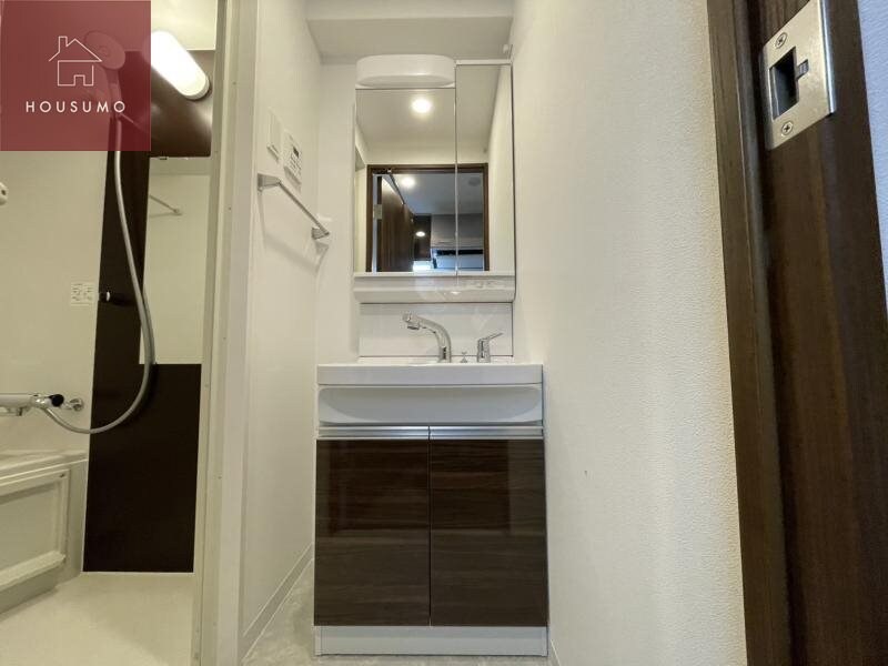 物件内観写真19　(独立洗面台で身支度をすべて済ませてしまいましょう)