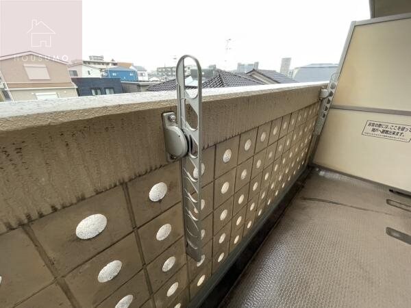 物件内観写真12　(外からの目が気にならないバルコニーで洗濯物が干せます)