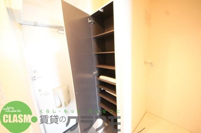 物件内観写真12　(ちょっとした収納スペースも充実しています)