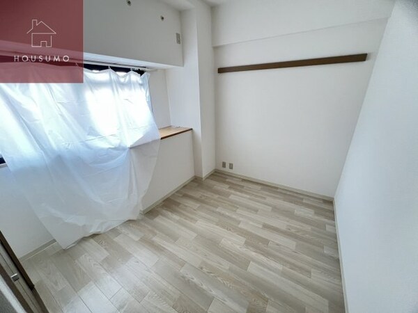 洋室(落ち着いた色調の洋室です)