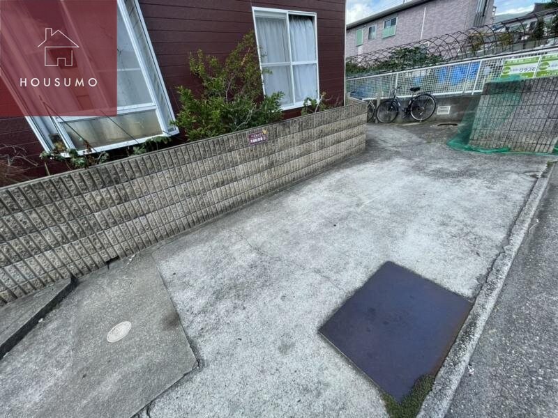 物件外観写真2　(駐車場完備です)