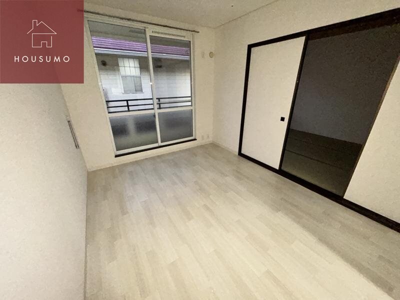 物件内観写真7　(落ち着いた色調の寝室です)