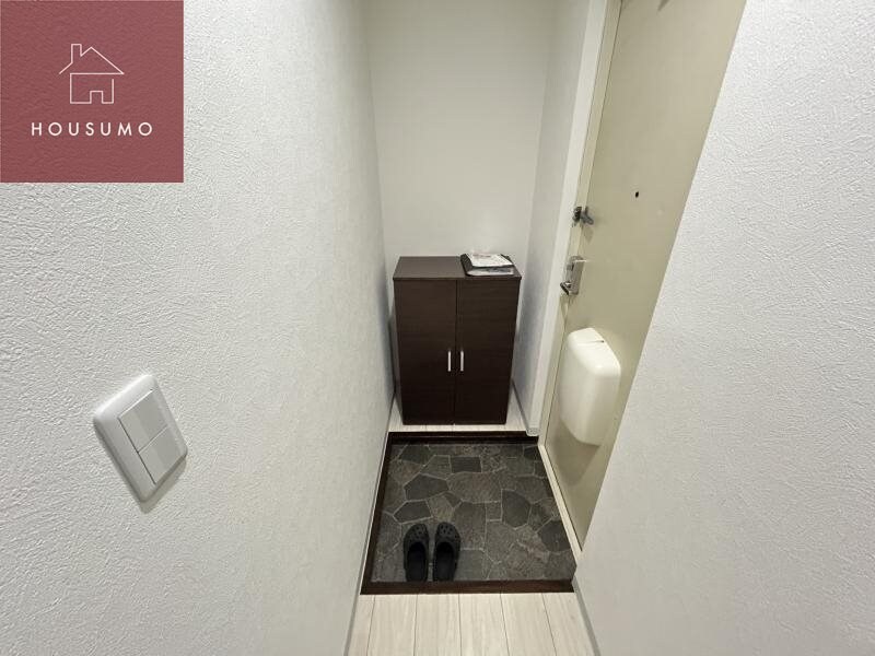 物件内観写真9　(収納もある玄関です)