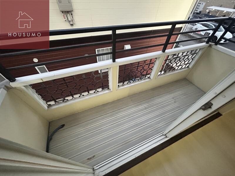 物件内観写真12　(外からの目が気にならないバルコニーで洗濯物が干せます)