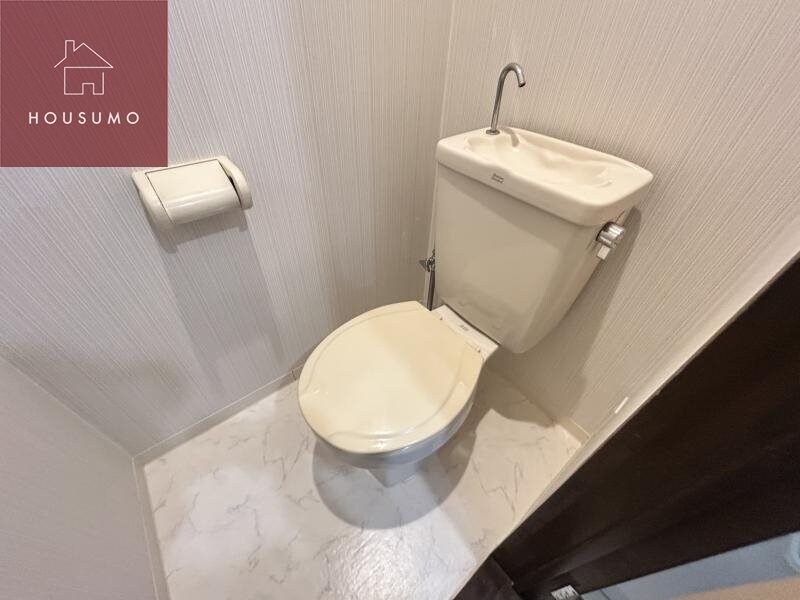 物件内観写真23　(ゆったりとした空間のトイレです)