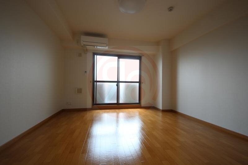 物件内観写真20　(明るい色調の室内です)