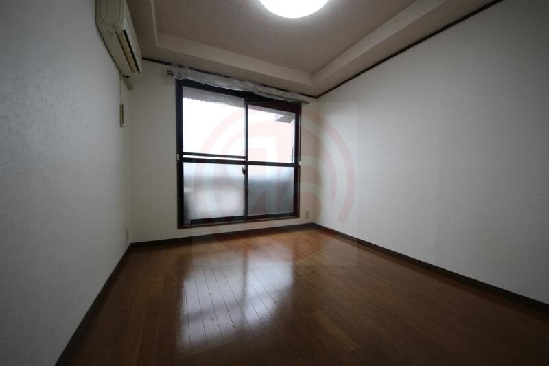 物件内観写真4　(使い勝手のいい洋室です)