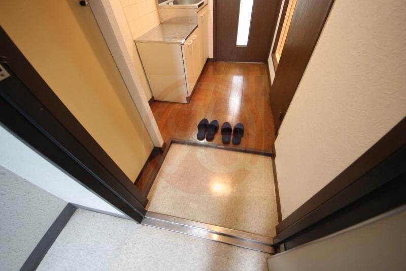 物件内観写真16　(収納もある玄関です)