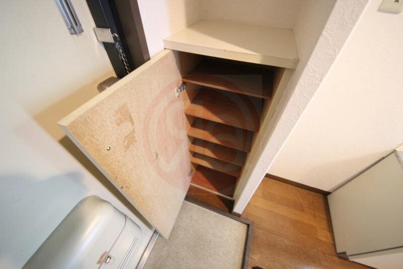 物件内観写真17　(大きなスペースがあり、収納には困りません)