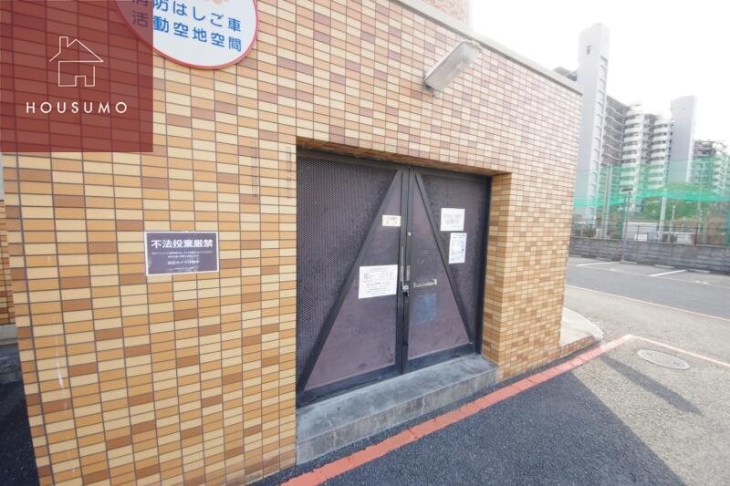 物件外観写真3　(清潔なロビーです)