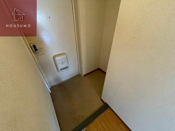 玄関(同施工会社・同型モデルの室内です。（参考写真・イメージ写真）)